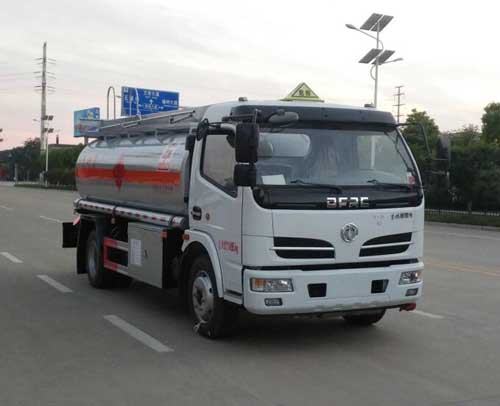 東風多利卡9.5立方油罐車